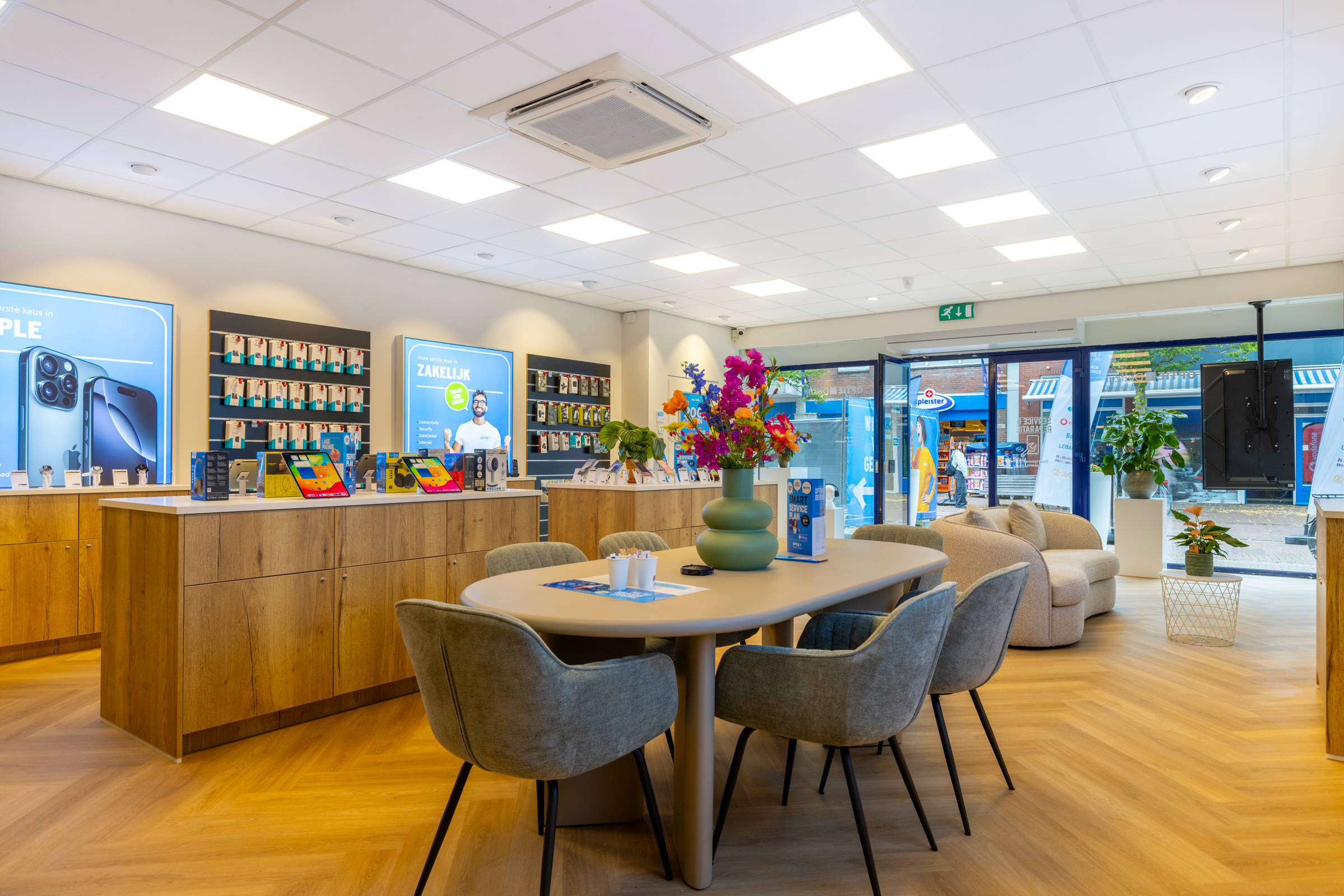 Interieurontwerp voor een telecom winkel in Delftzijl